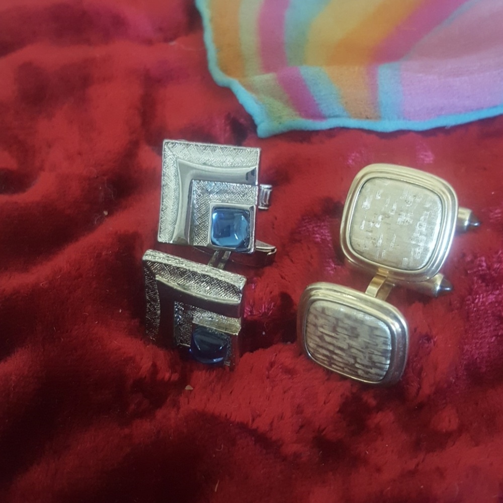Vintage Cufflinks, two pair, still like new
